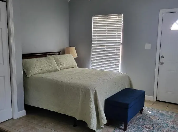 Old Biloxi Rest, Relax And Enjoy The Beach
